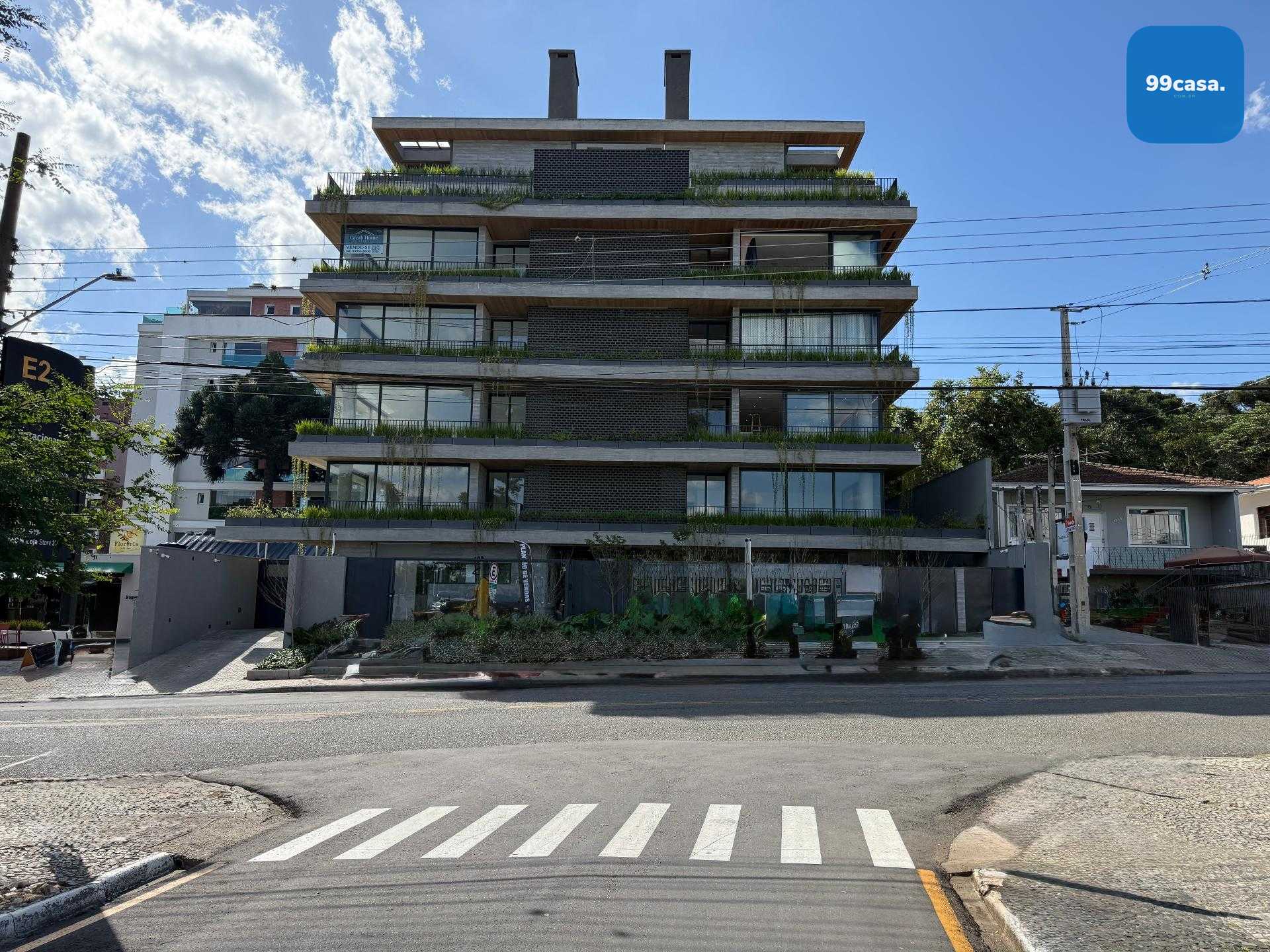 Apartamento à venda em frente ao MON. 166m  privativos, 3 suit...