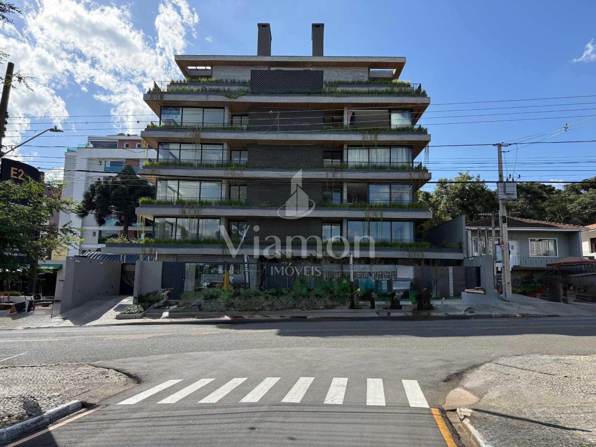 Apartamento à venda em frente ao MON. 166m  privativos, 3 suit...