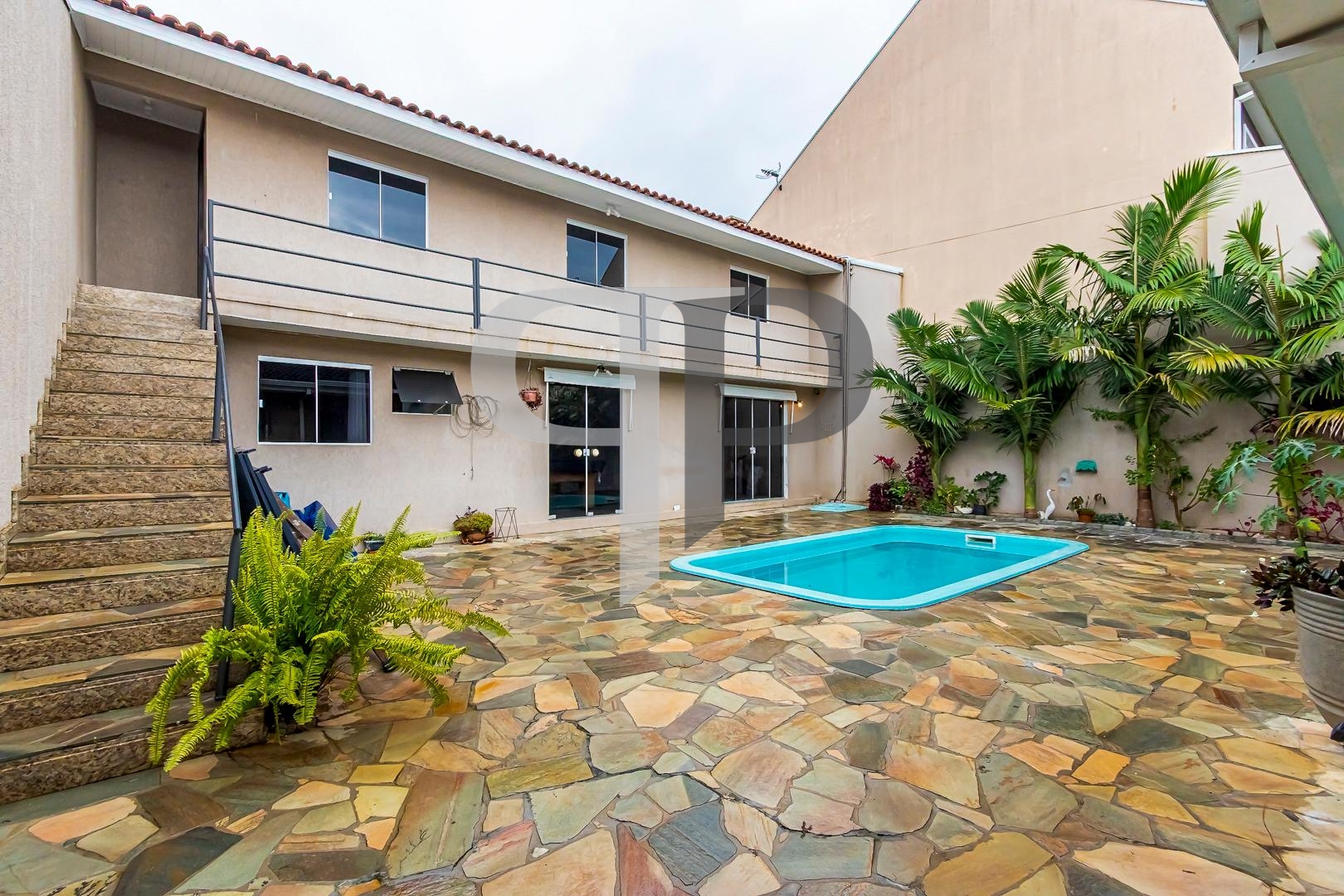 Casa TÃ©rrea 247mÂ² no Santa CÃ¢ndida: Piscina, EspaÃ§o Gourme...