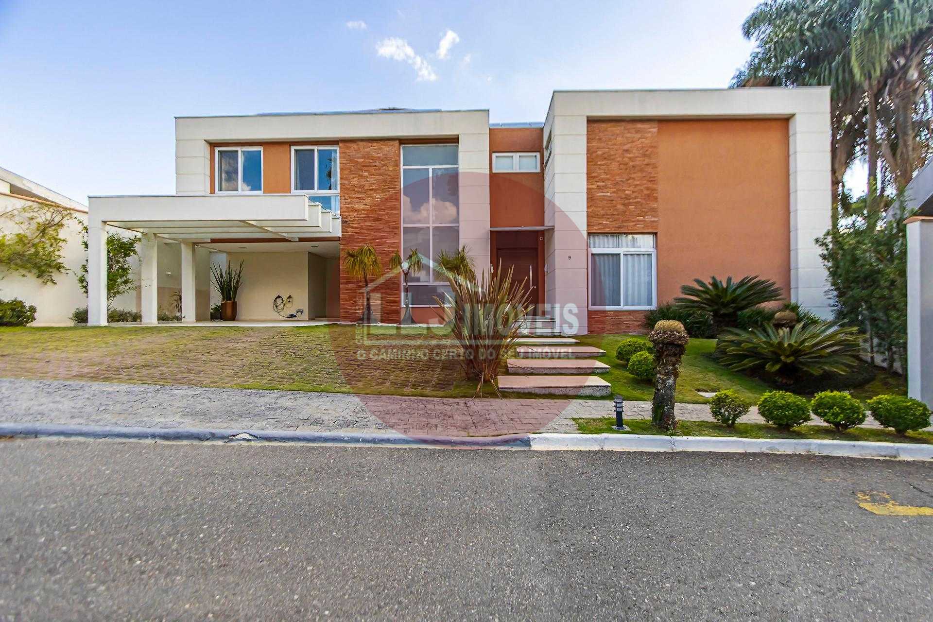 Linda Casa no condomínio Residencial The Garden com 5 suítes, Uberaba, Curitiba - PR.