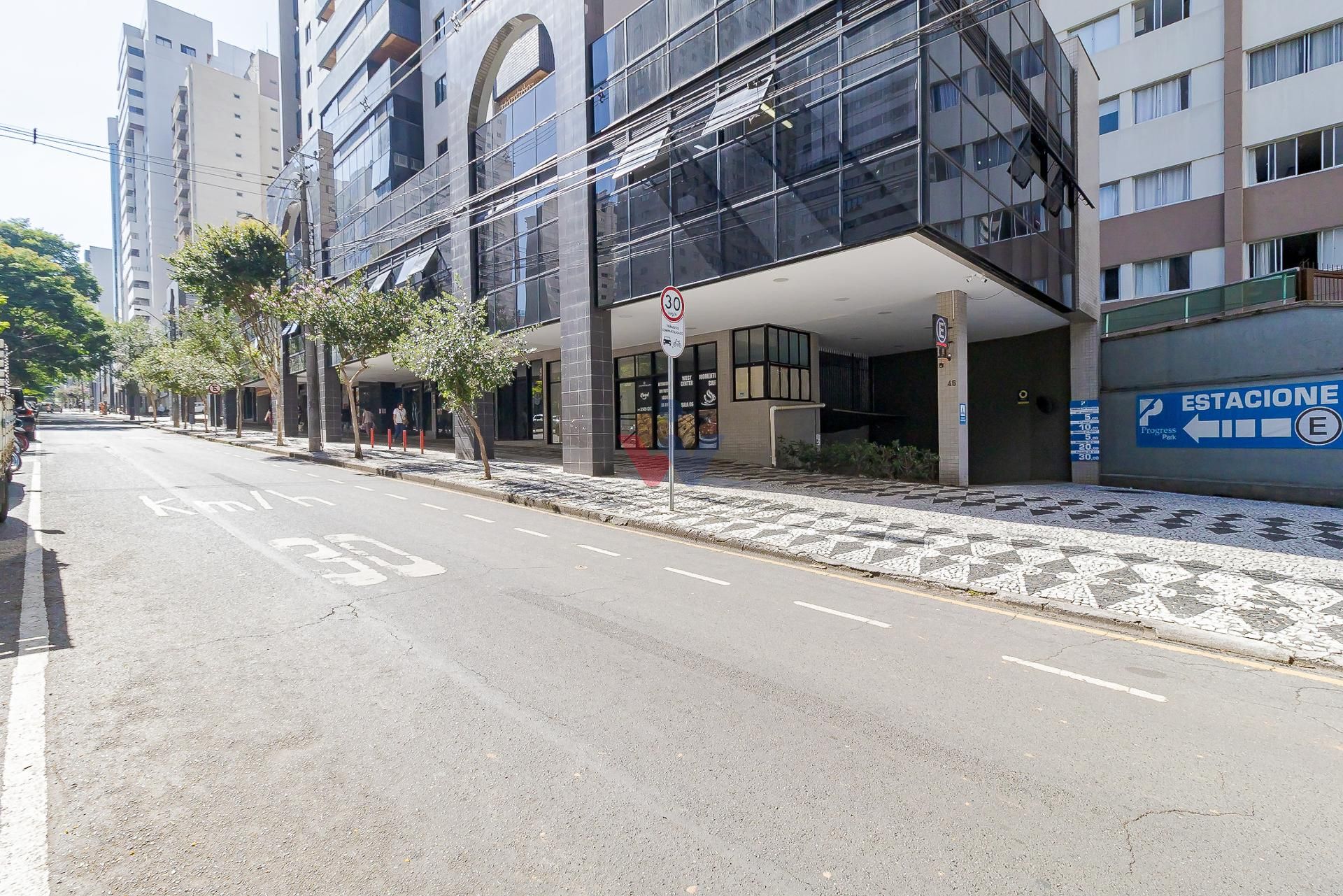 Apartamento mobiliado reformado à venda, champagnat, CURITIBA ...