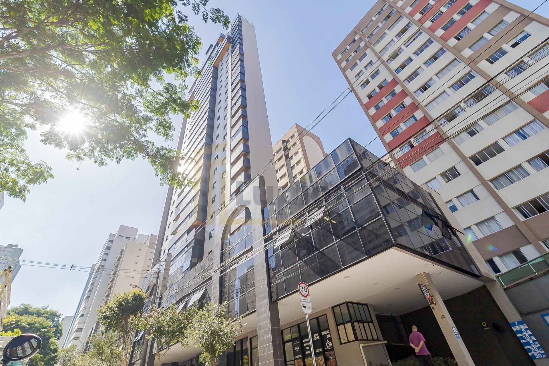 Apartamento mobiliado reformado à venda, champagnat, CURITIBA ...