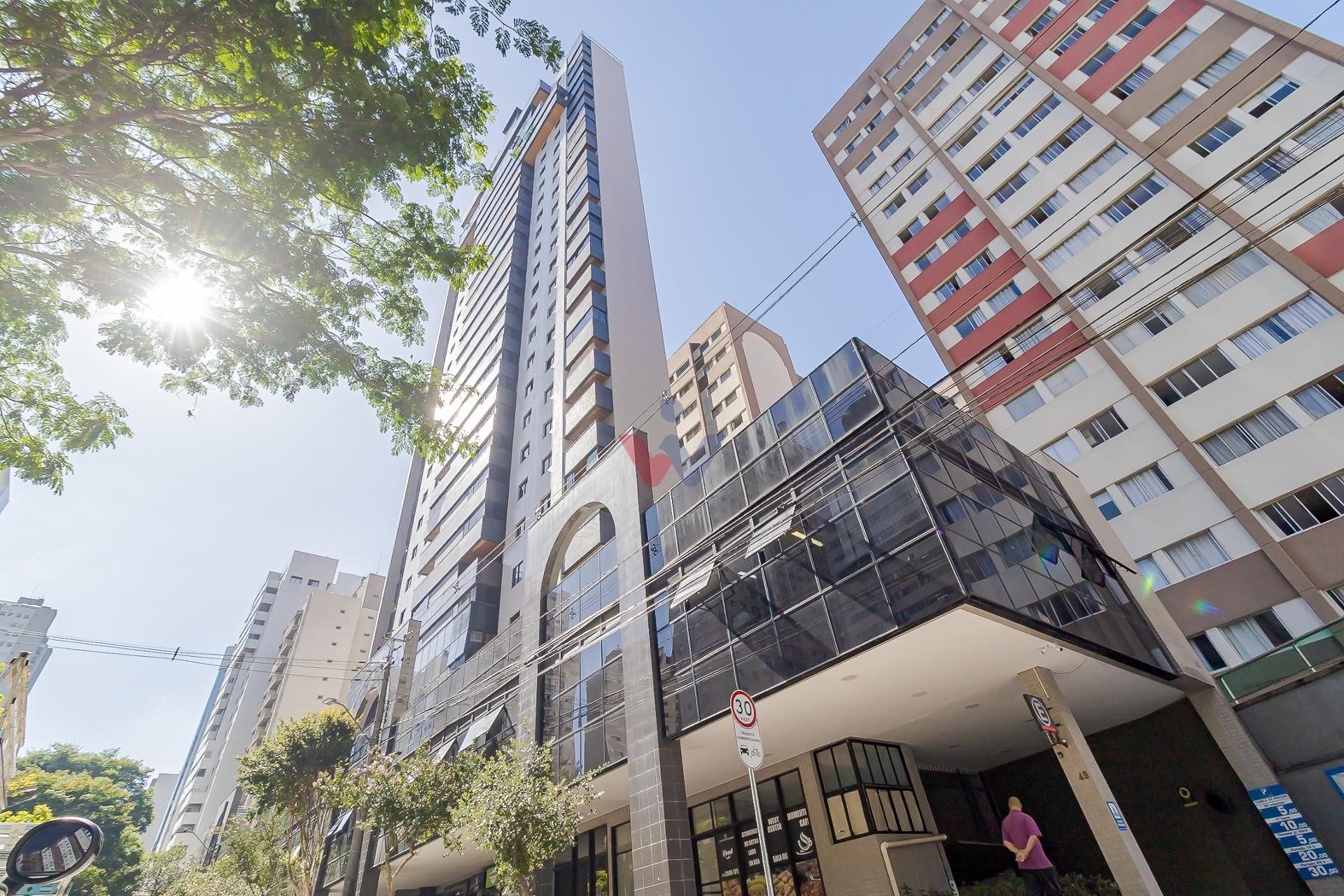 Apartamento mobiliado reformado à venda, champagnat, CURITIBA ...