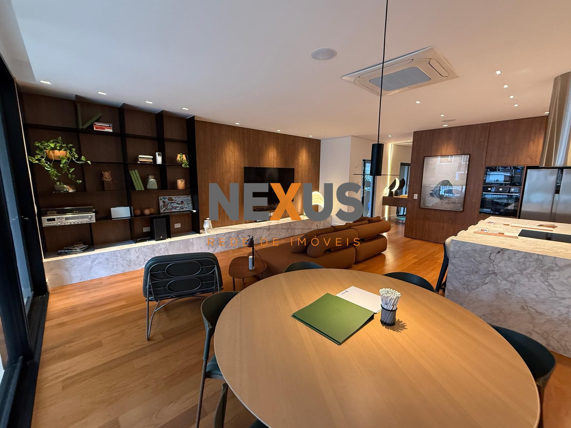 Apartamento com a melhor estrutura de clube no Juveve/Ahu, CUR...