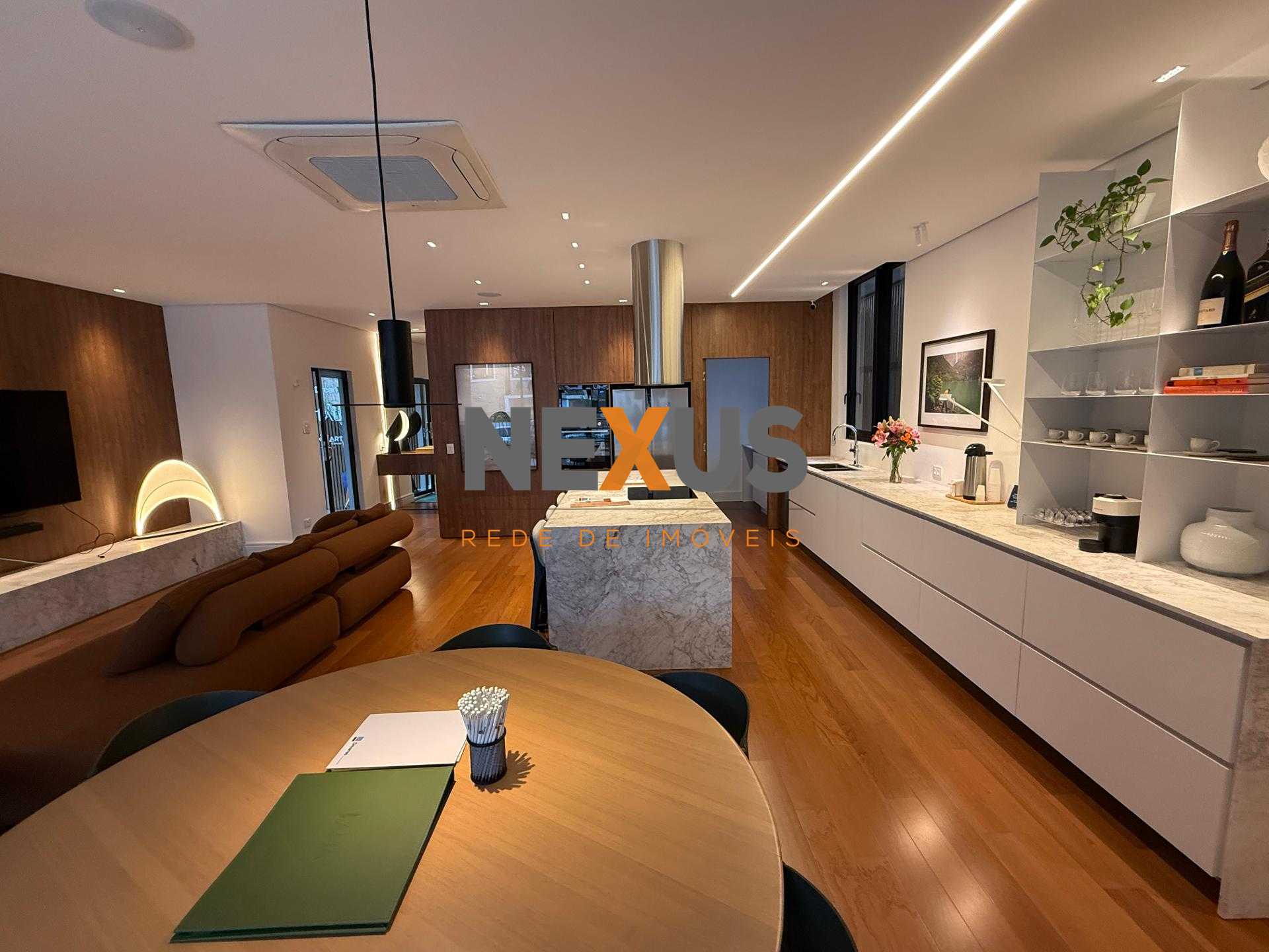 Apartamento com a melhor estrutura de clube no Juveve/Ahu, CUR...