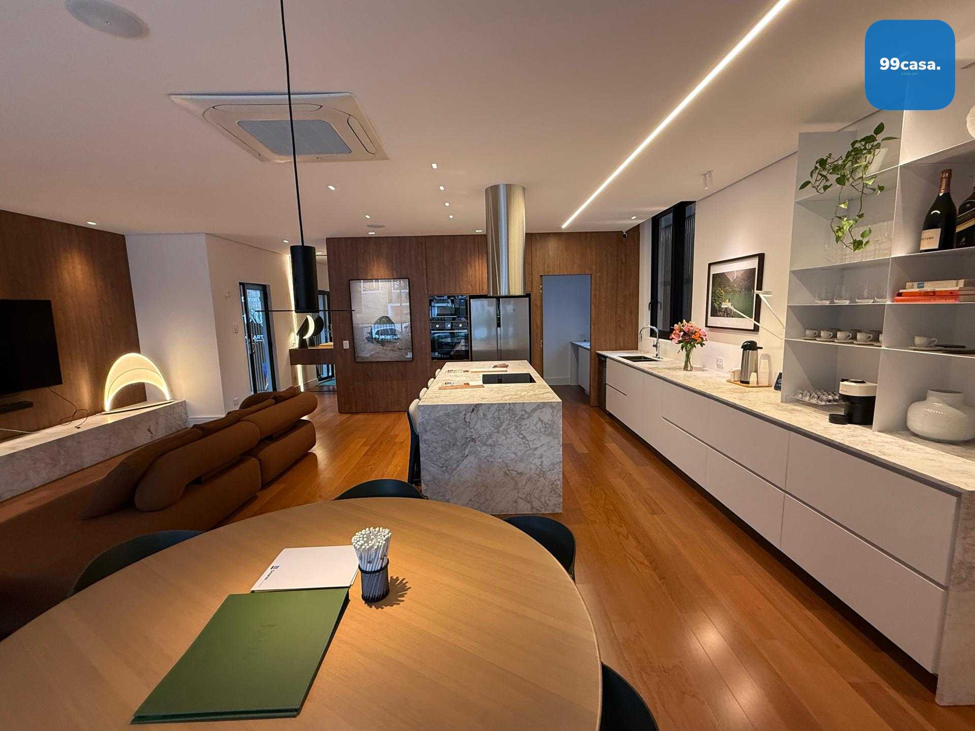 Apartamento com a melhor estrutura de clube no Juveve/Ahu, CUR...