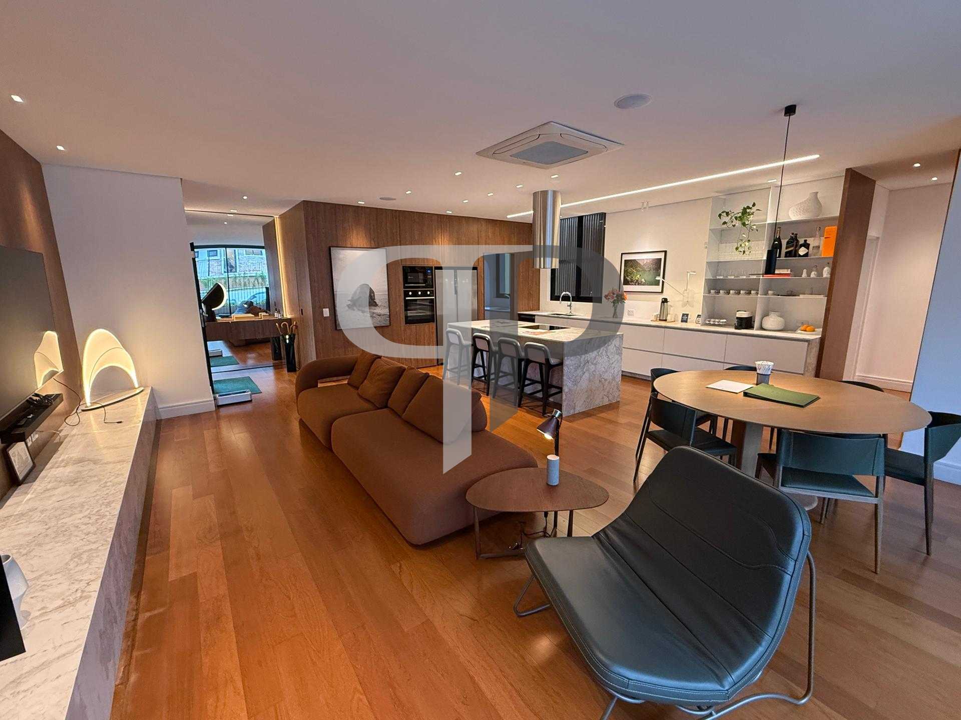Apartamento com a melhor estrutura de clube no Juveve/Ahu, CUR...