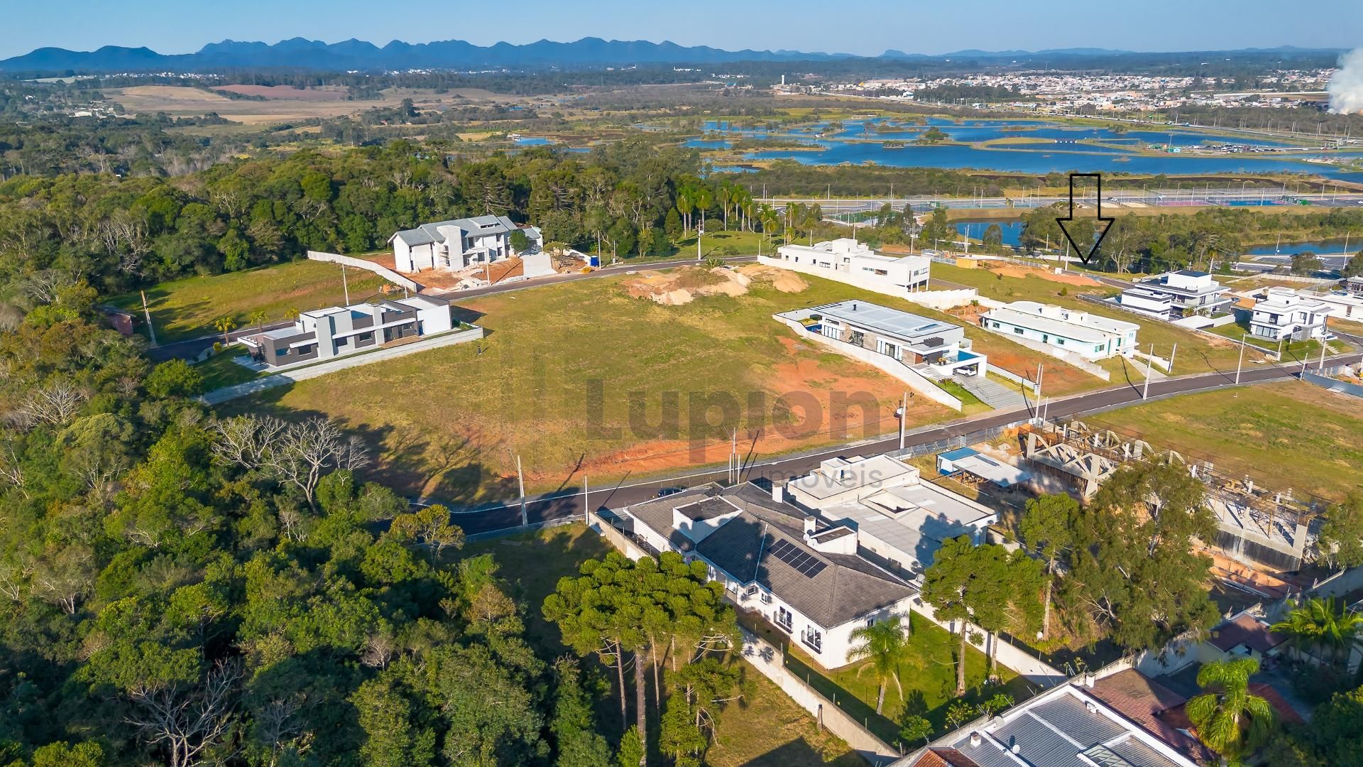 Terreno em Condominio Fechado com 1593m2, Pinhais. Vista Serra...