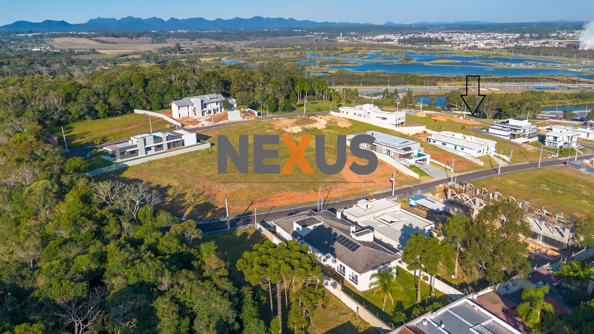 Terreno em Condominio Fechado com 1593 m2, Pinhais. Vista Serr...