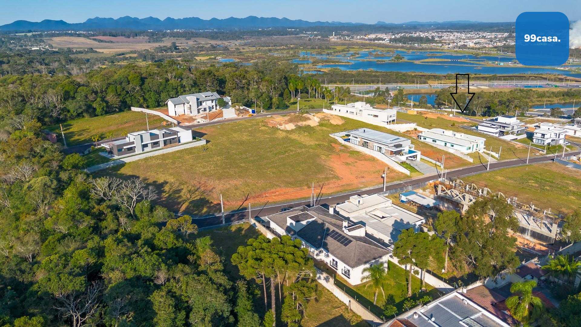 Terreno em Condominio Fechado com 1593m2, Pinhais. Vista Serra...