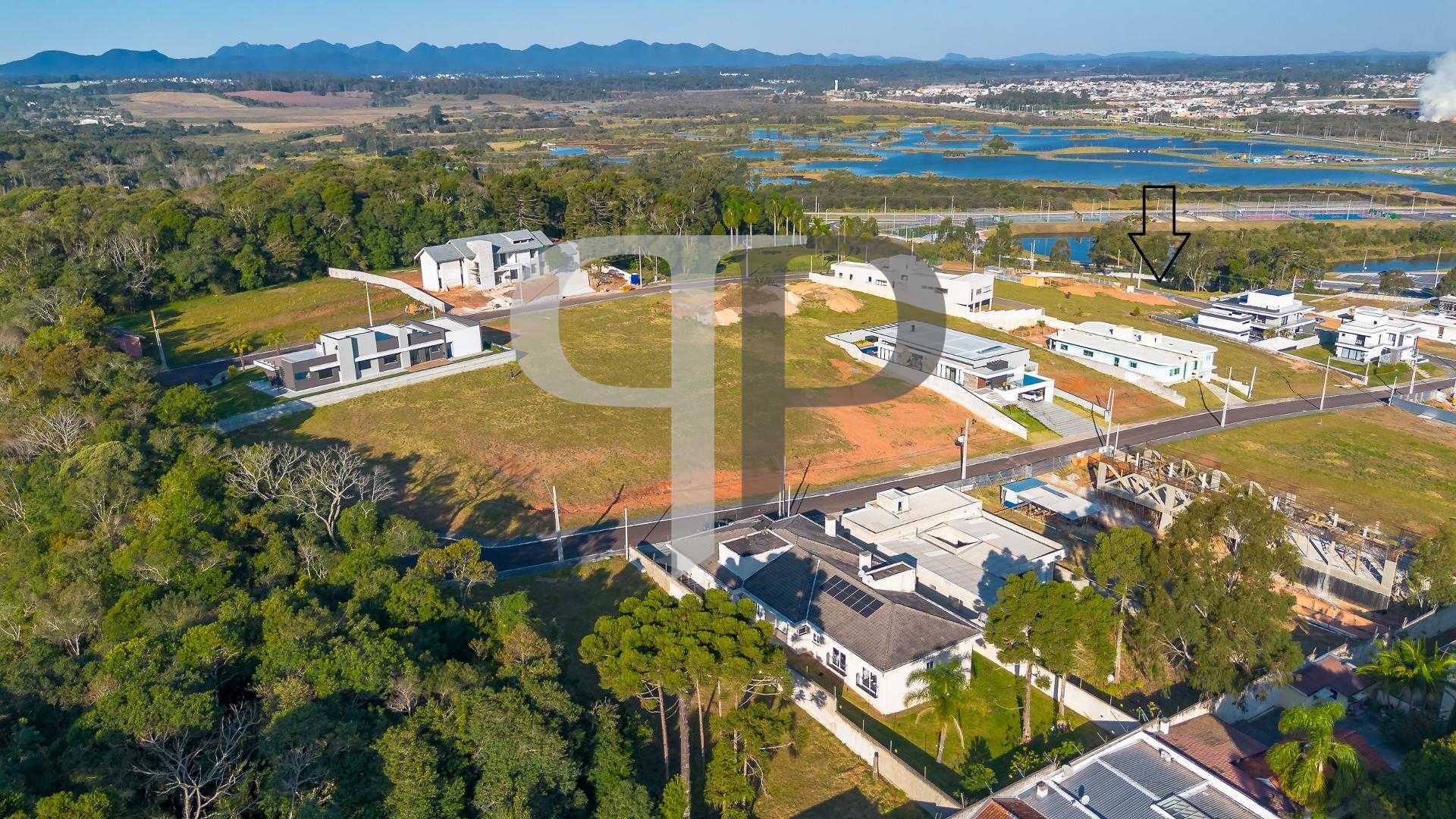 Terreno em Condominio Fechado com 1593m2, Pinhais. Vista Serra...