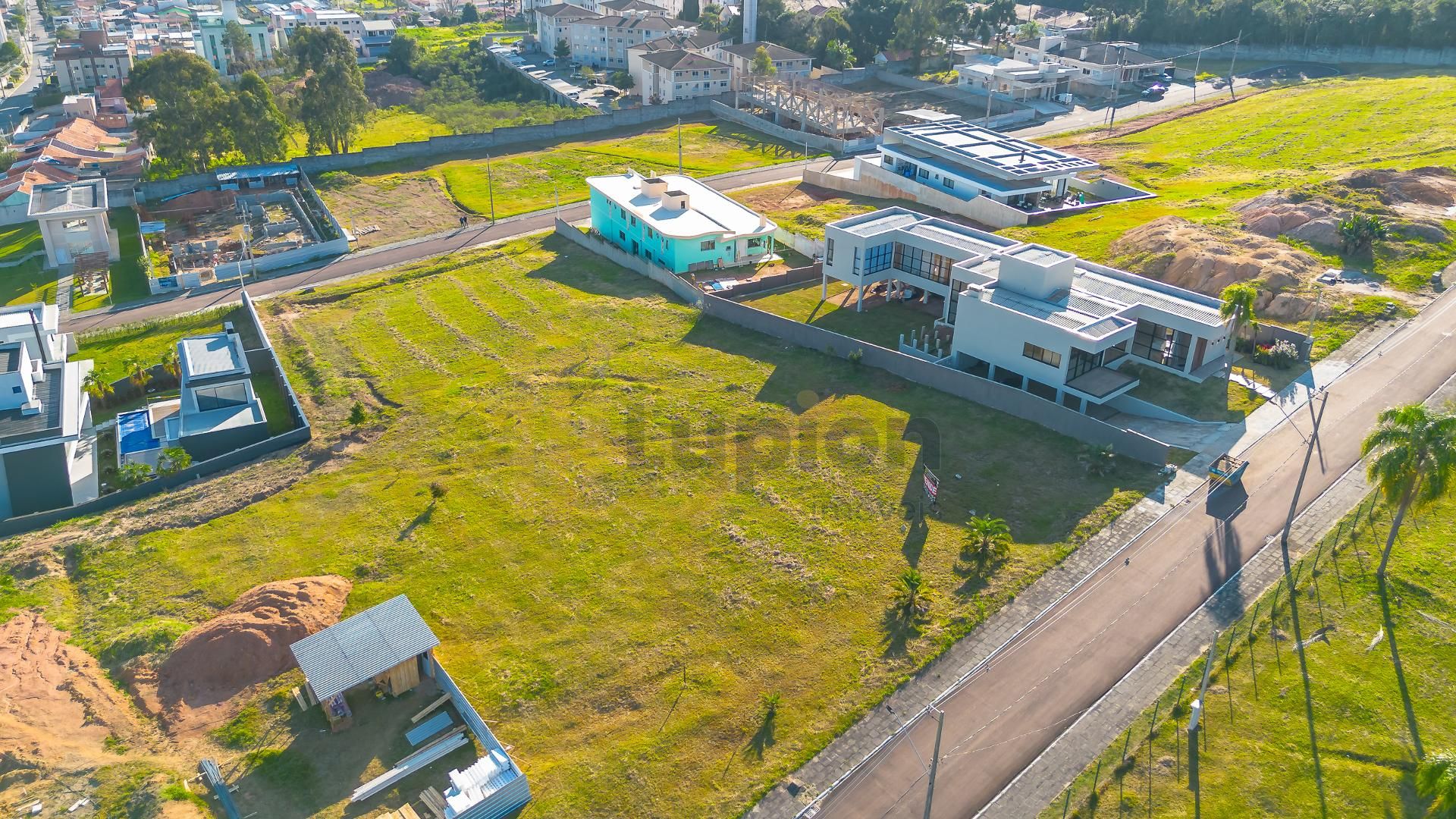 Terreno em Condominio Fechado com 1593m2, Pinhais. Vista Serra...