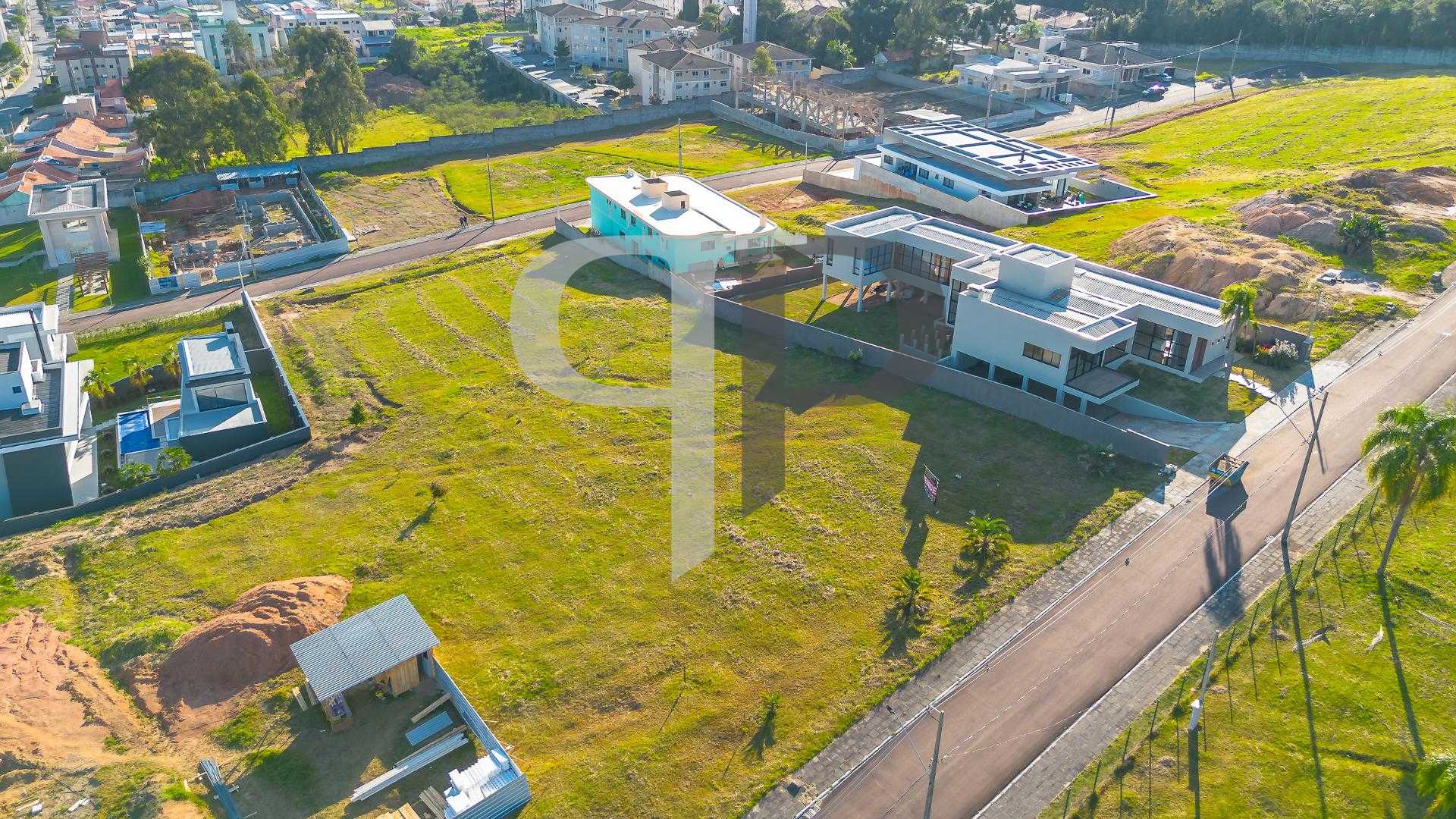 Terreno em Condominio Fechado com 1593m2, Pinhais. Vista Serra...