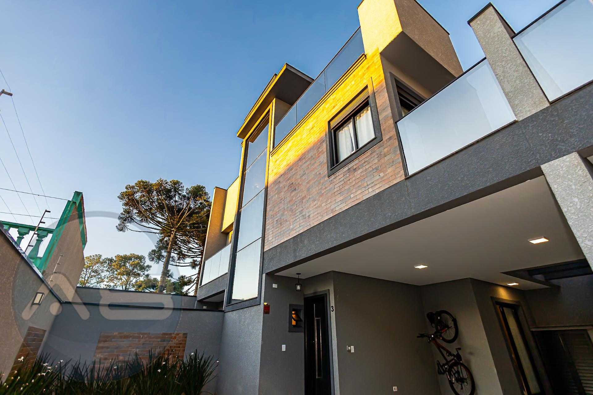 Lindo Sobrado alto padr?o todo mobiliado em condominio no Hugo...
