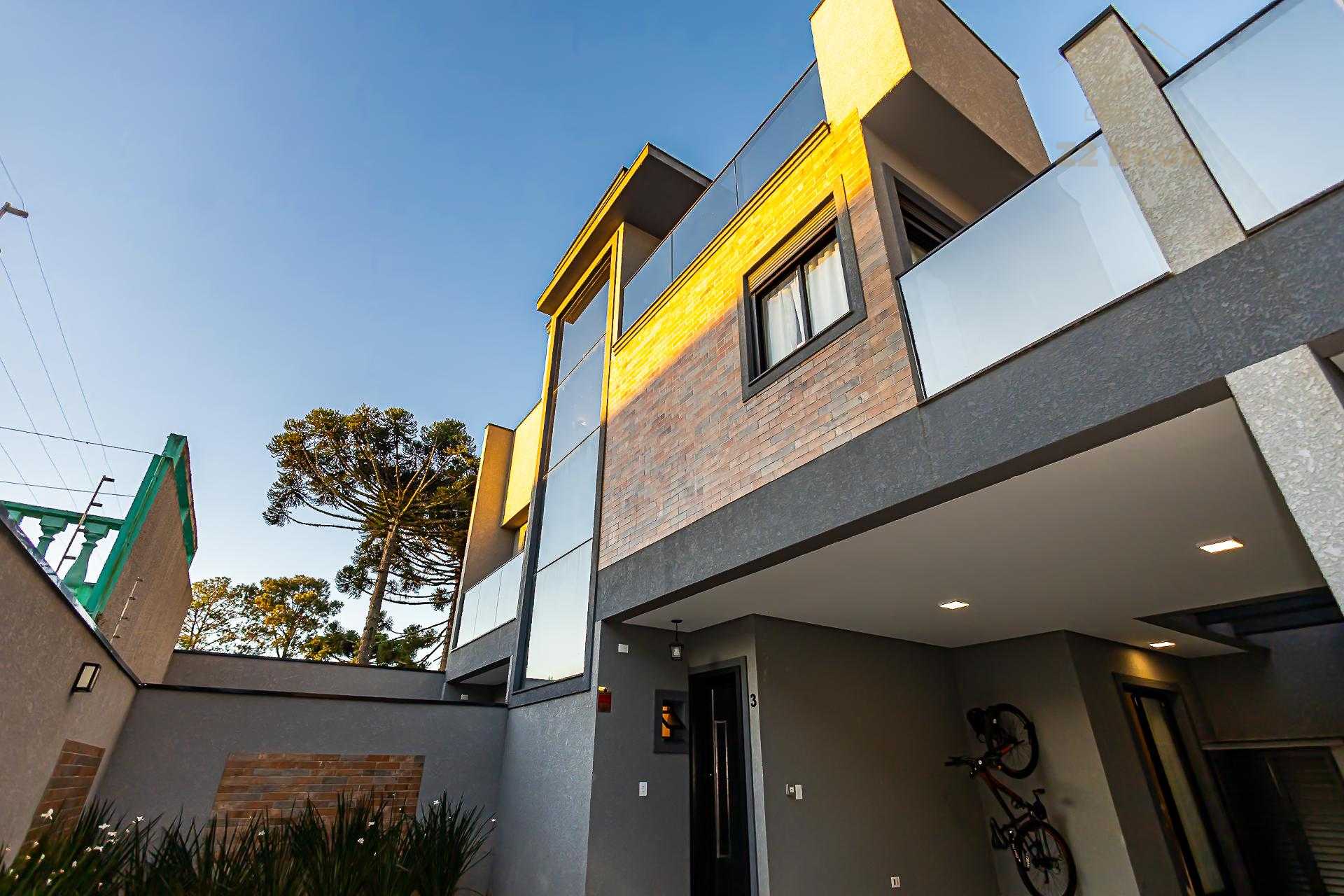 Lindo Sobrado alto padrão todo mobiliado em condominio no Hugo...