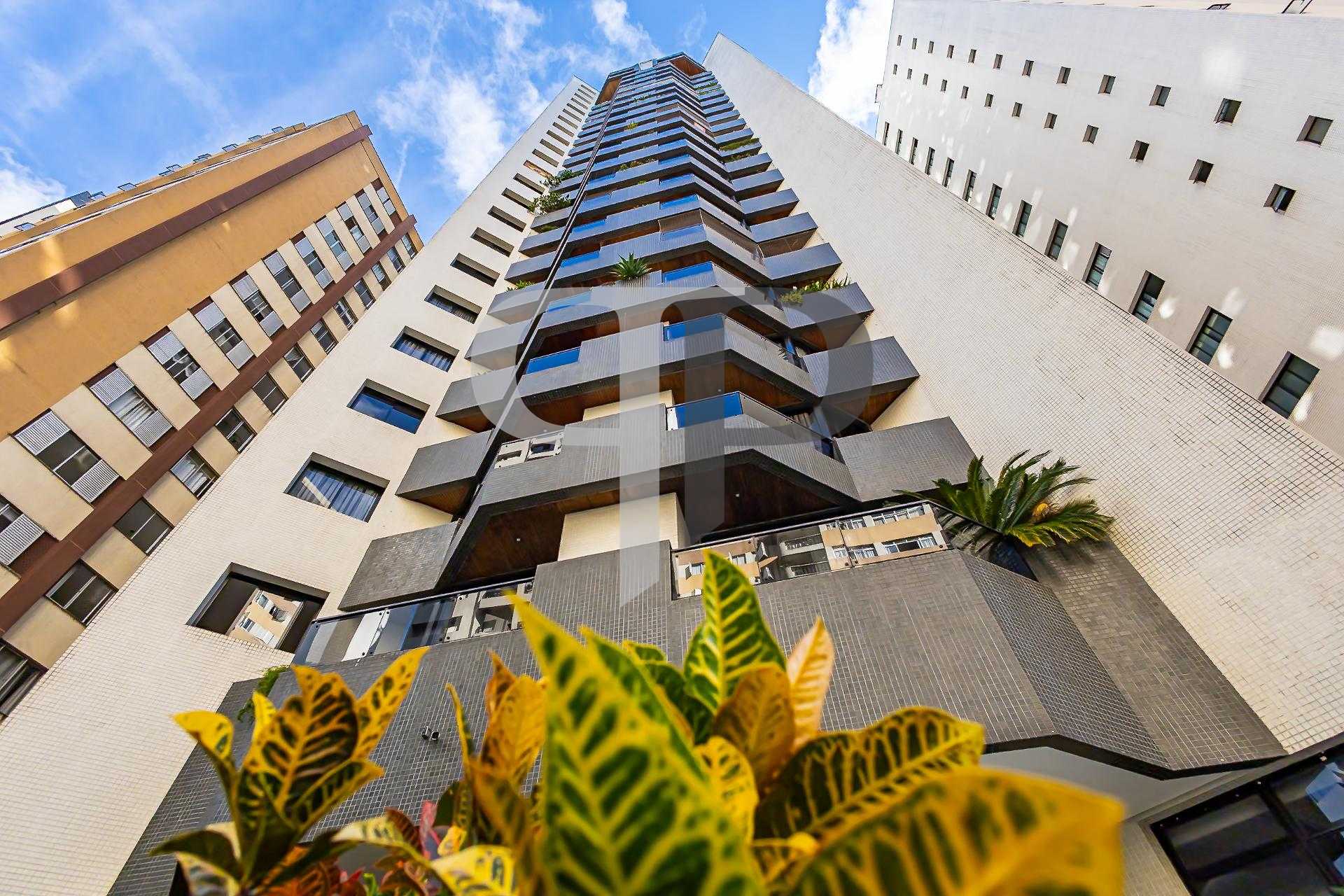 Terreno ZR4 de Esquina no Cajuru  Oportunidade de Investimento...