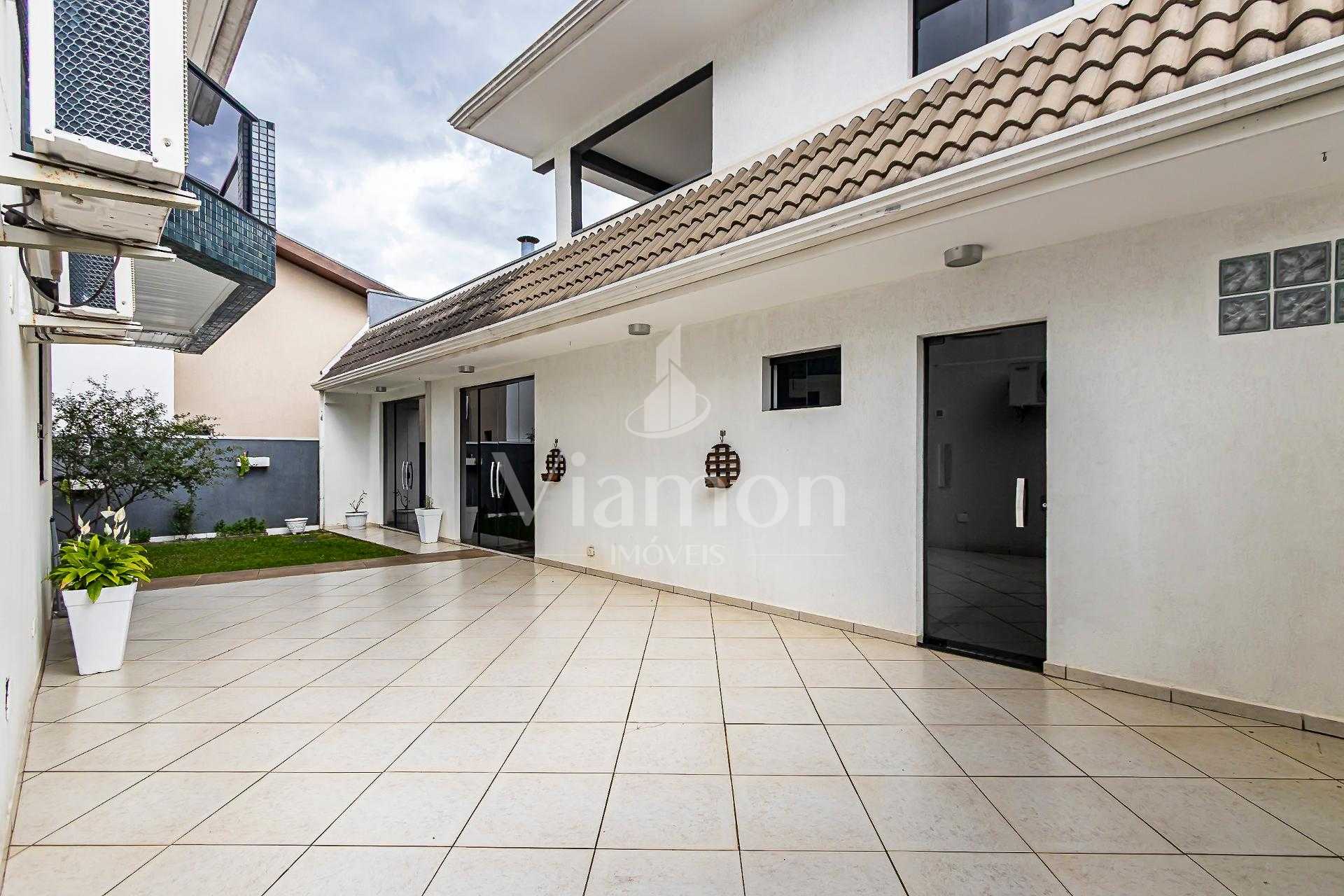 Linda Casa no Residencial Mirante da Serra Bairro Uberaba em C...