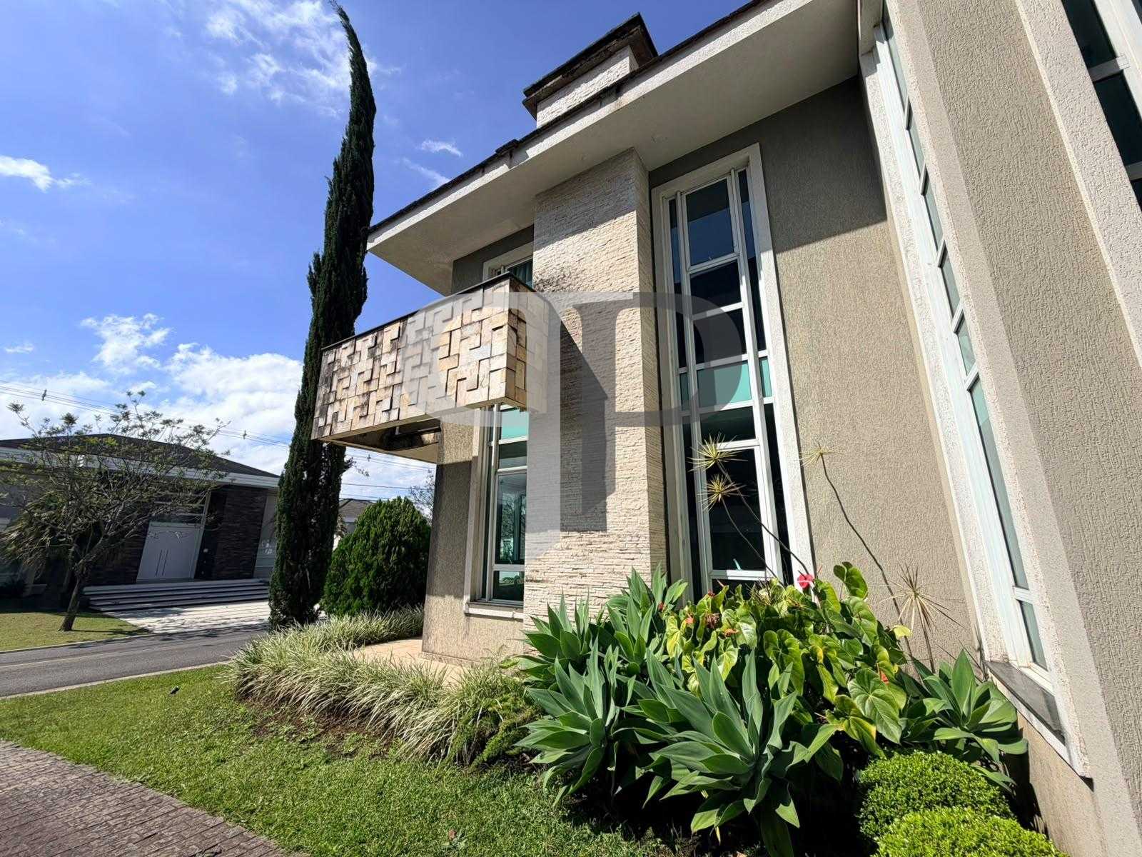 Casa de 267m2 com amplo jardim à venda, Alphaville Graciosa, P...