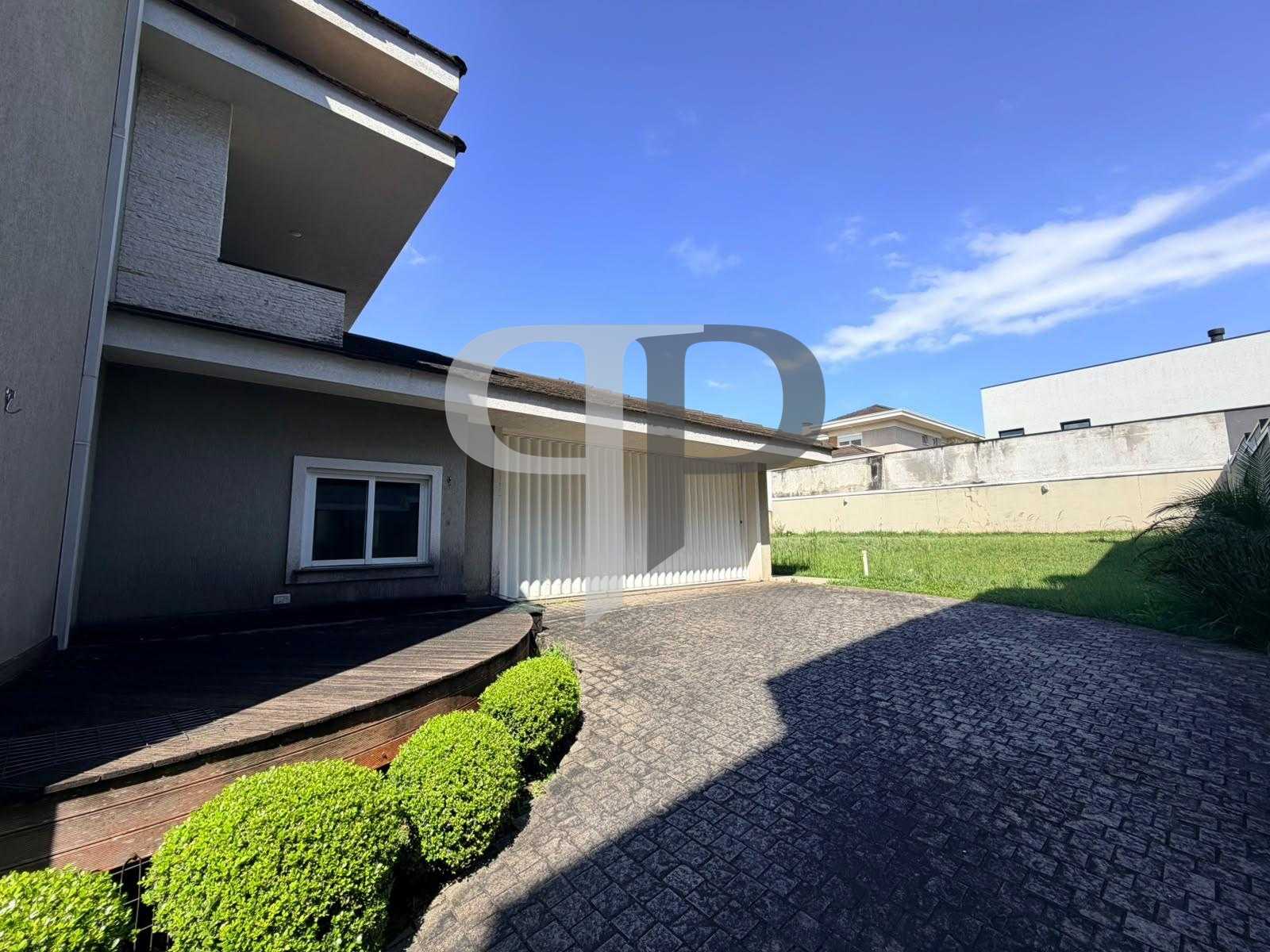 Casa de 267m2 com amplo jardim à venda, Alphaville Graciosa, P...