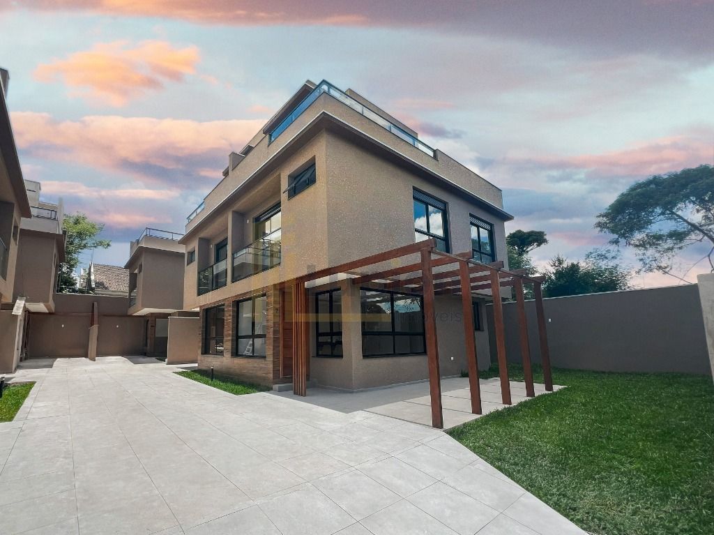 Sobrado em condominio com 3Q, 140 m  R  839.000,00 - Bacacheri...