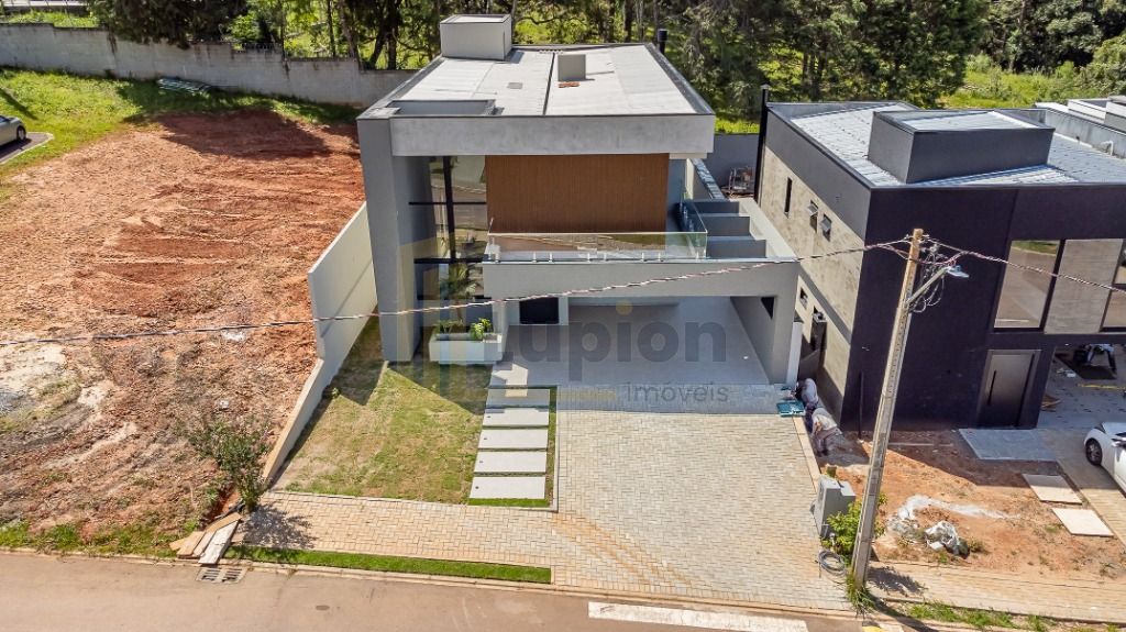 Linda casa no melhor condomínio de Campo Largo 4 dormitórios, ...