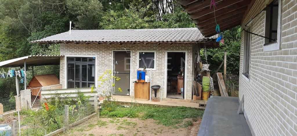 Chácara com 4 dormitórios à venda, 33000 m² por R$ 1.490.000,0...