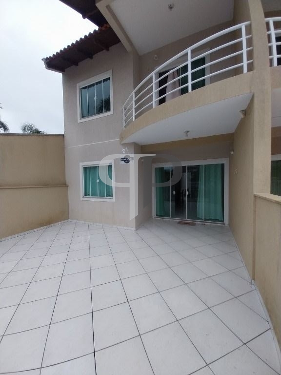 Sobrado na praia com excelente padrão, Centro de Guaratuba. 15...