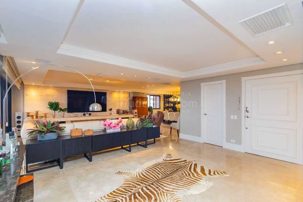 Casa ? venda com terreno de 607m2 no Guabirotuba, CURITIBA - PR