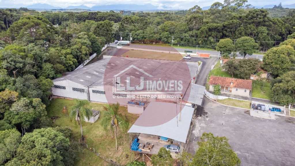 Área industrial em Colomb com 41.000 m² com 3 barracões sendo 1 frigorifico totalizando área constru