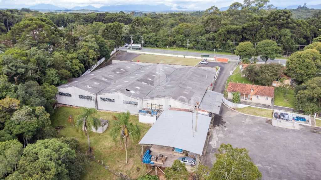 Área industrial em Colomb com 41.000 m² com 3 barracões sendo ...