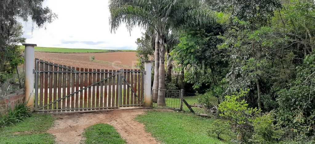 Chácara com 4 dormitórios à venda, 33000 m² por R$ 1.490.000,0...