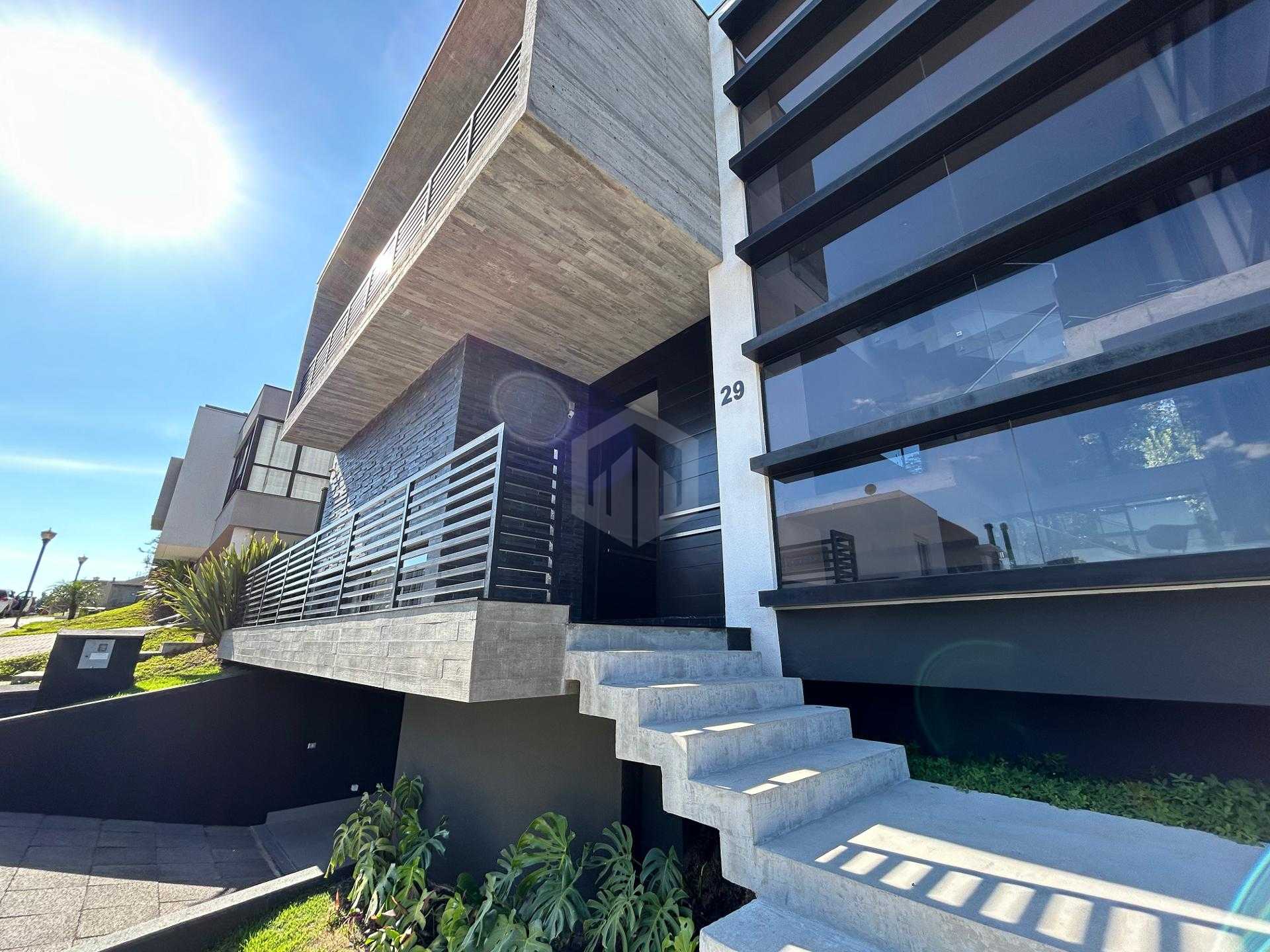 Casa de alto padrão em condomínio clube à venda em Santa Felic...