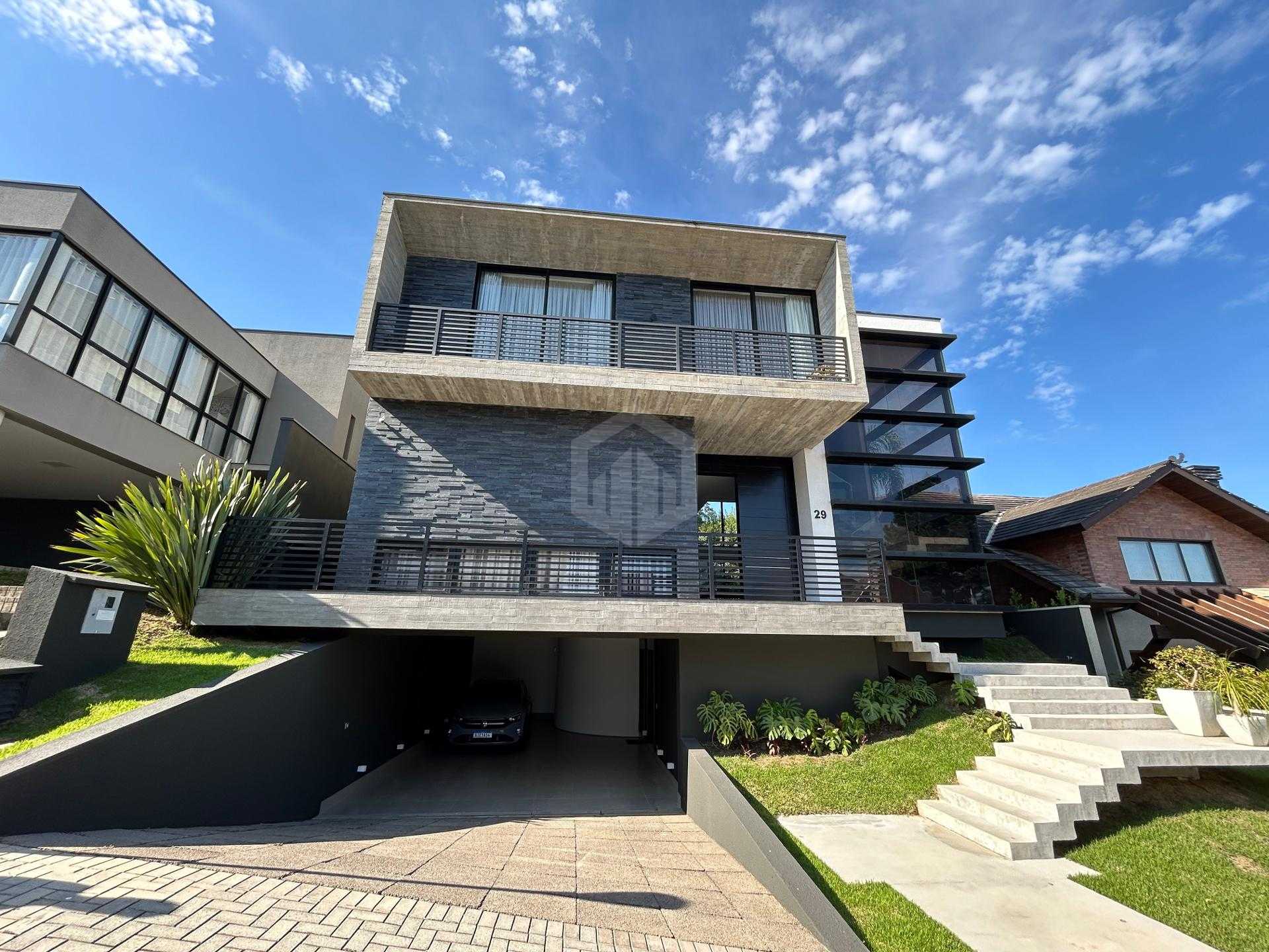 Casa de alto padrão em condomínio clube à venda em Santa Felic...