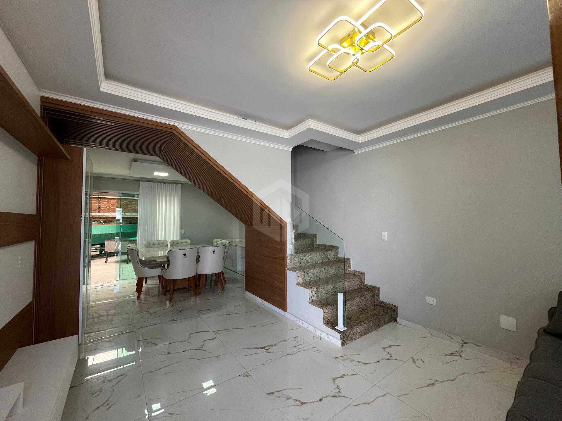 Sobrado à venda - Triplex 267m  - R  750.000,00 - Sítio Cercad...