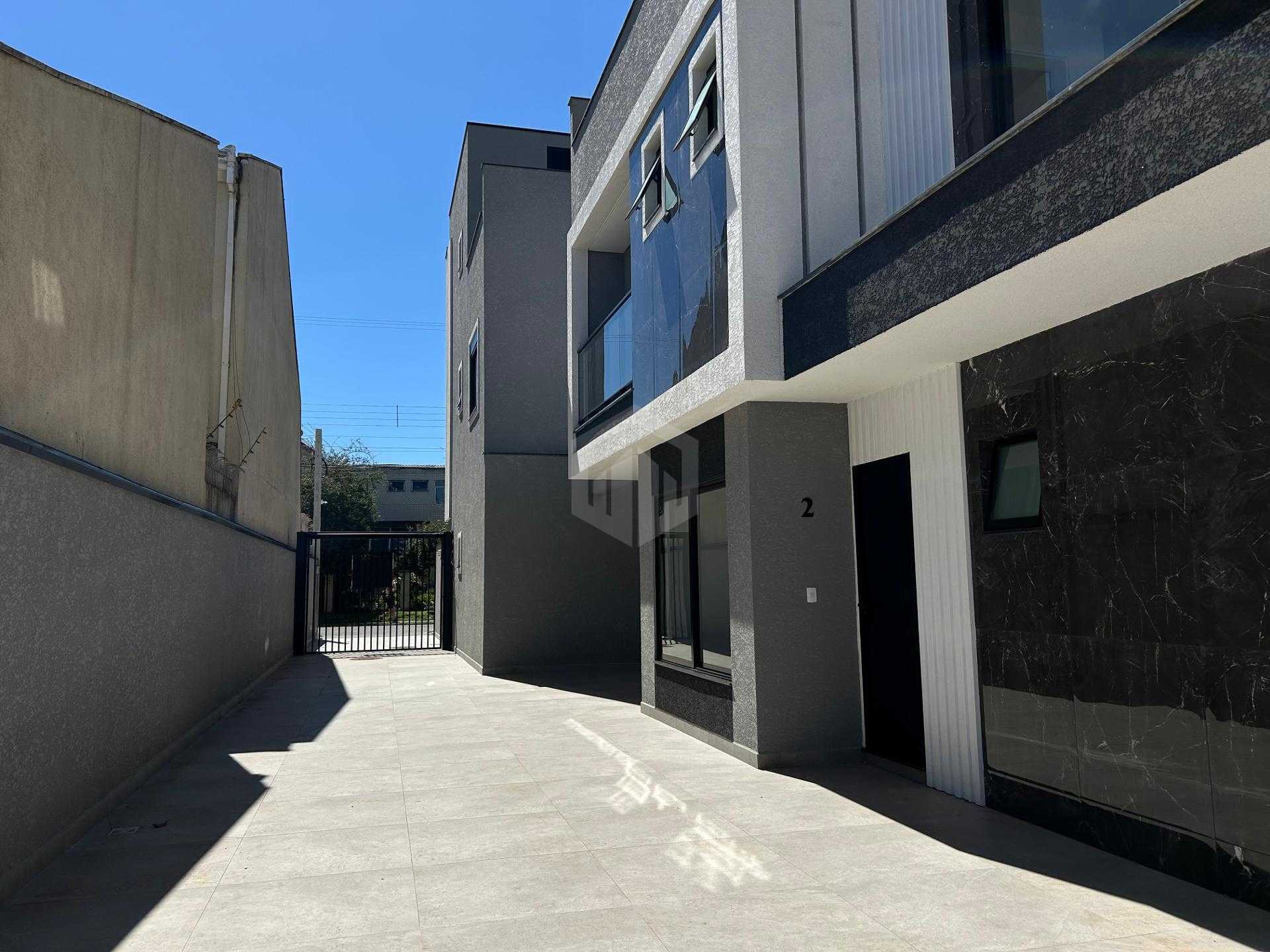 Sobrados à venda - Triplex, 3 dormitórios - Vista Alegre, CURI...