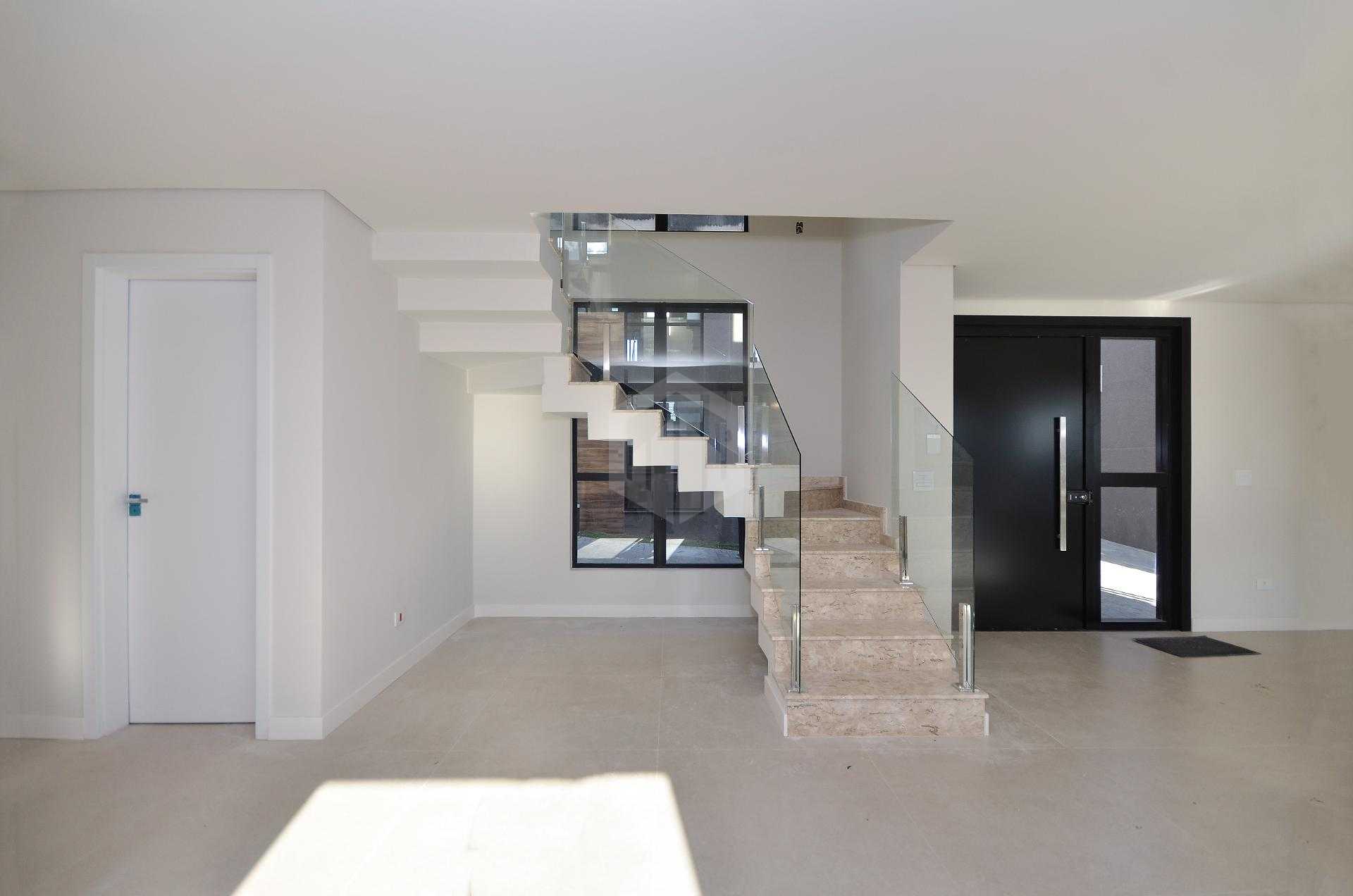 Sobrado Triplex em Condomínio, Mercês, 3 Suítes- R$ 1950.000,0...