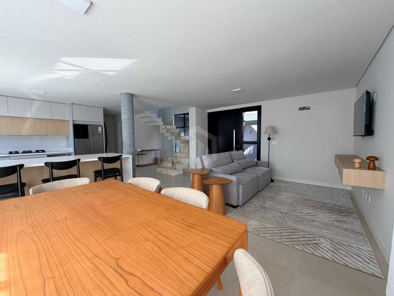 Sobrado/Triplex Novo à Venda nas Mercês com Móveis  234 m²- CU...