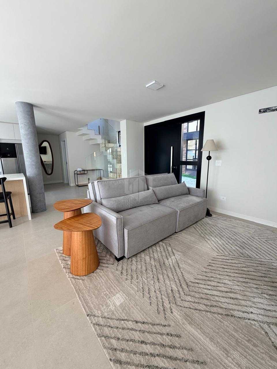 Sobrado/Triplex Novo à Venda nas Mercês com Móveis  234 m²- CU...