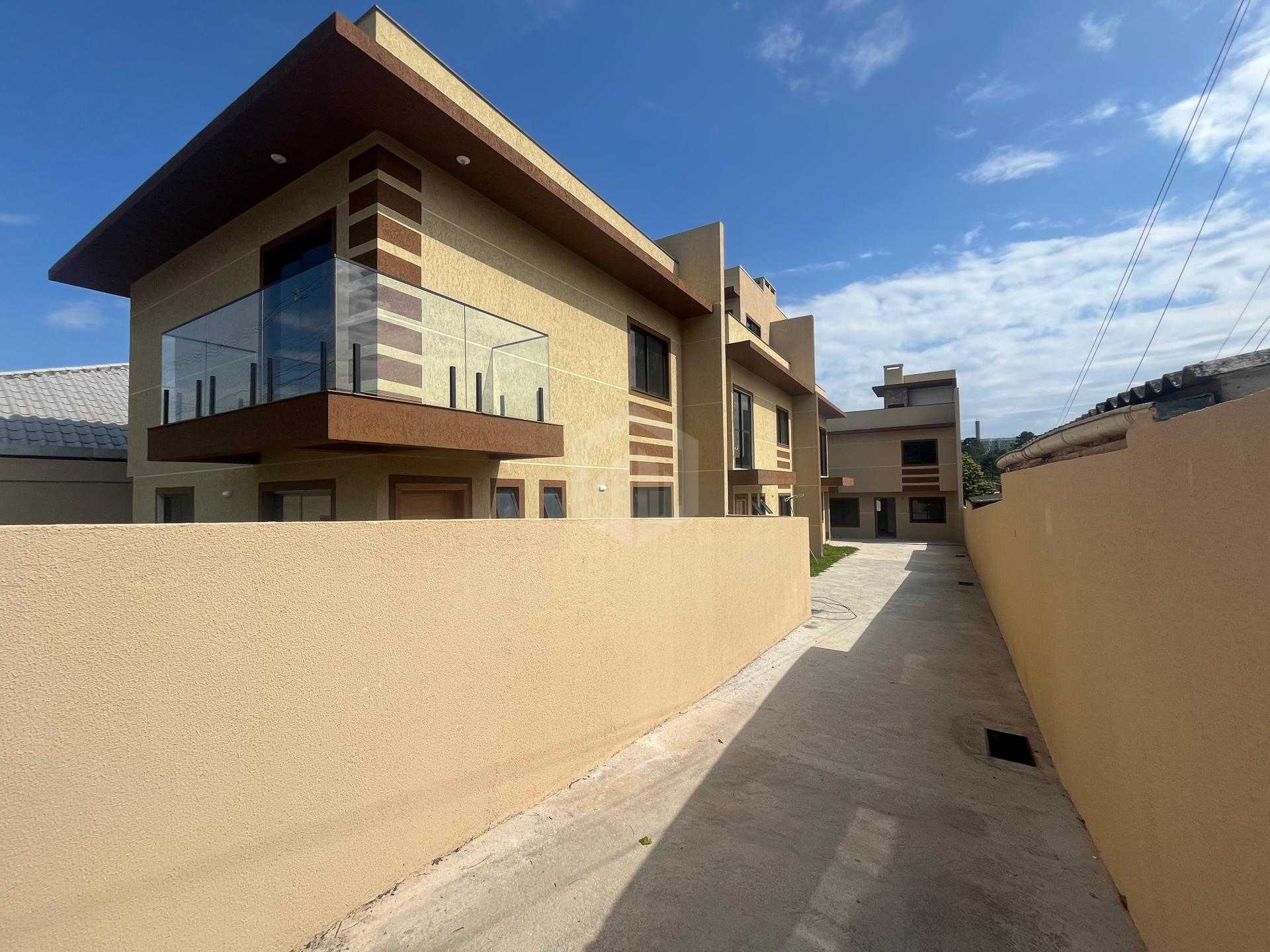 Sobrado Triplex à venda, Bairro Santa Cândida, 150 m², 790.000...