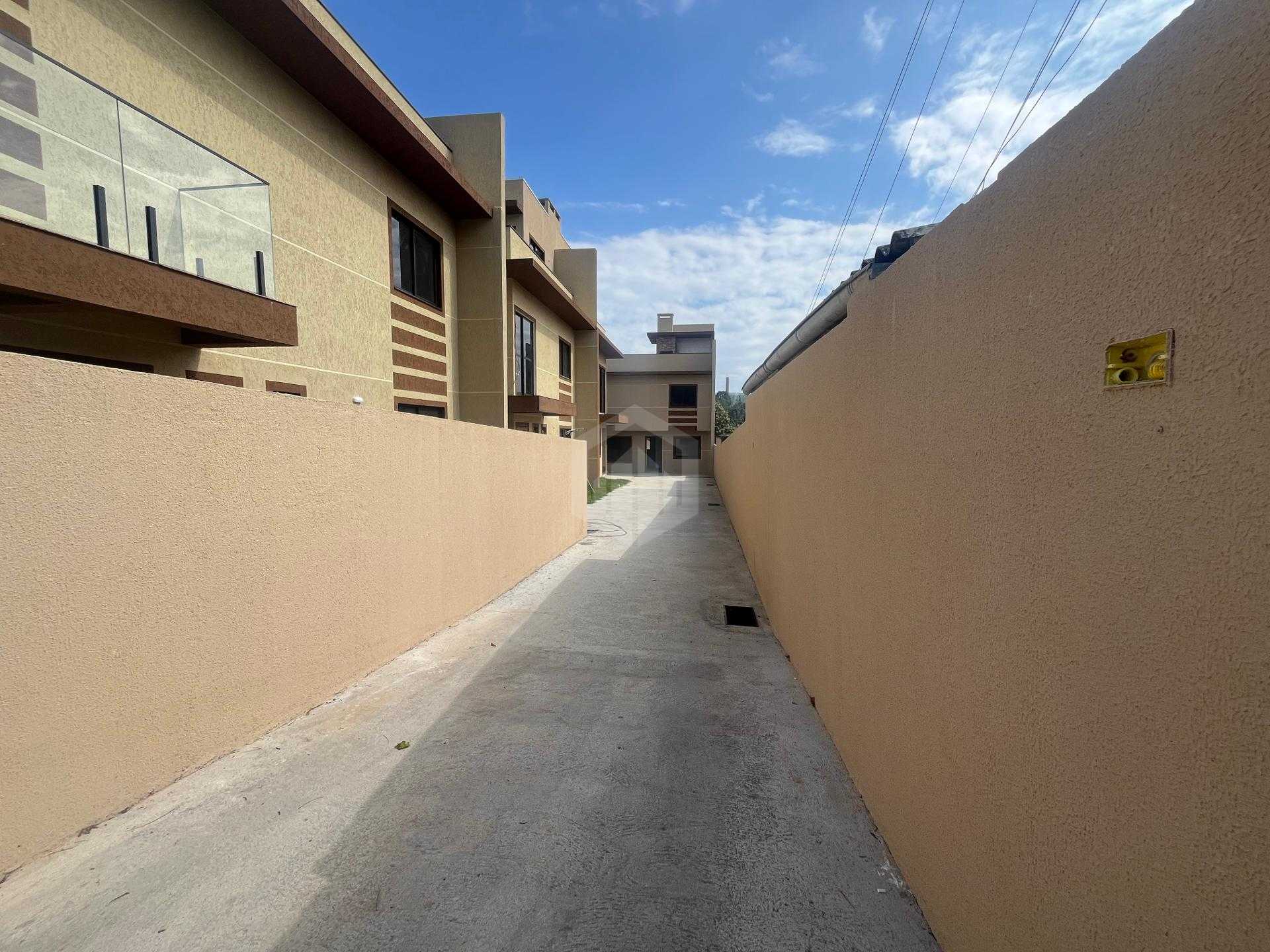 Sobrado Triplex à venda, Bairro Santa Cândida, 150 m², 790.000...