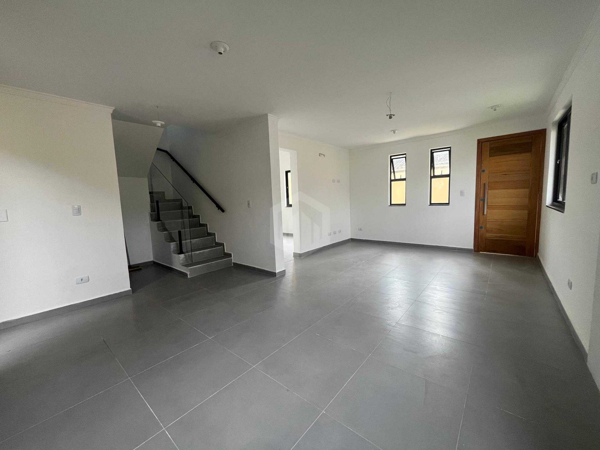 Sobrado Triplex à venda, Bairro Santa Cândida, 150 m², 790.000...