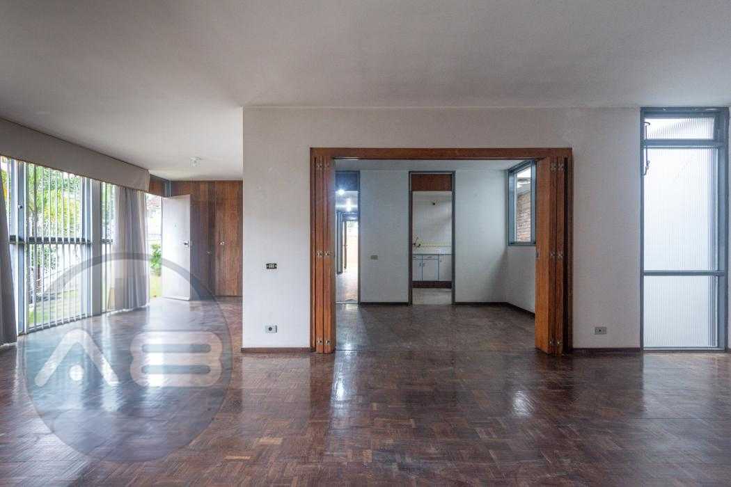 Casa Comercial/Residencial de Esquina no Alto da Glória  