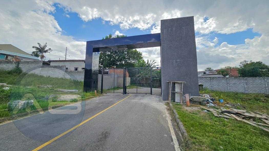 Terreno de 1060 m² em condomínio fechado para chácaras em Camp...