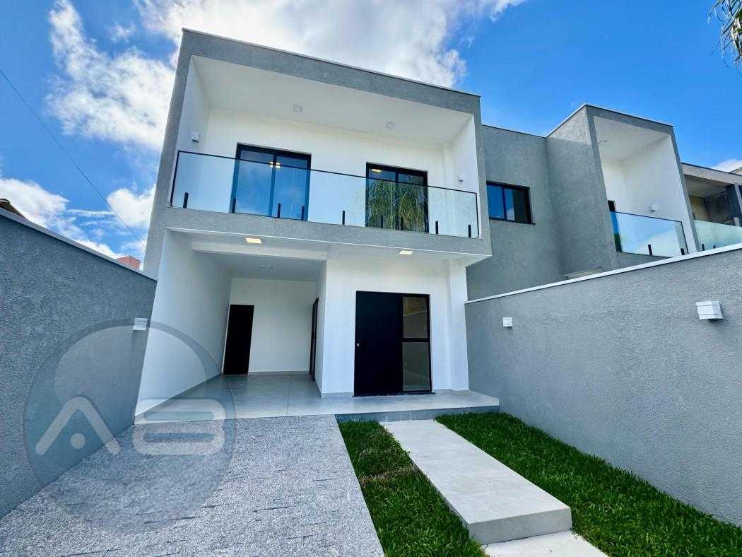 Sobrado Espaçoso com 3 Quartos, Suíte, Sacada e Churrasqueira ...