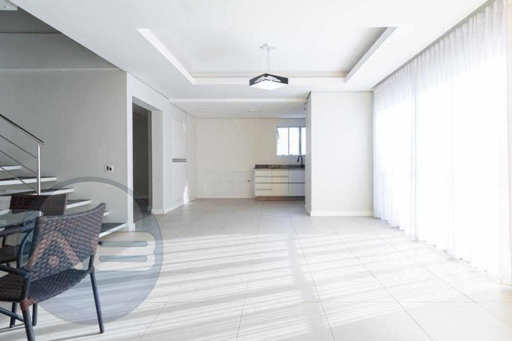 RESIDENCIA COM JARDIM SEMI-MOBILIADA NO SÃO BRAZ