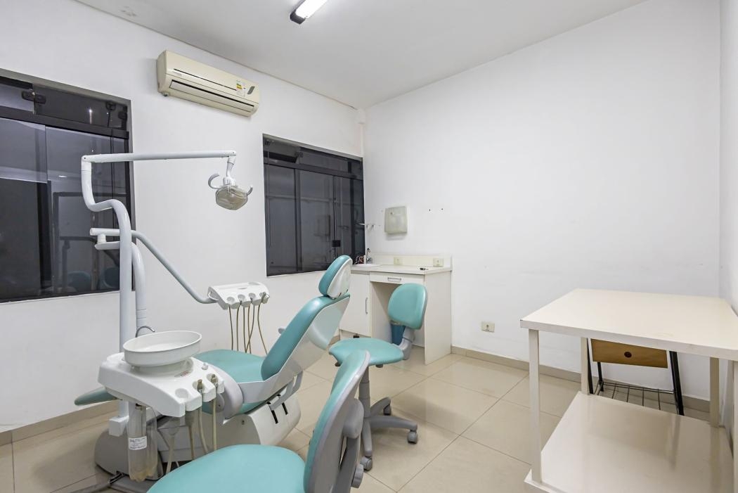 Complexo Odontológico à Venda no Centro de Curitiba  Operação Ativa  16 Consultórios  