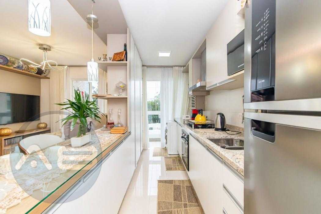 Apartamento semimobiliado com 3 quartos, suíte com closet e sa...