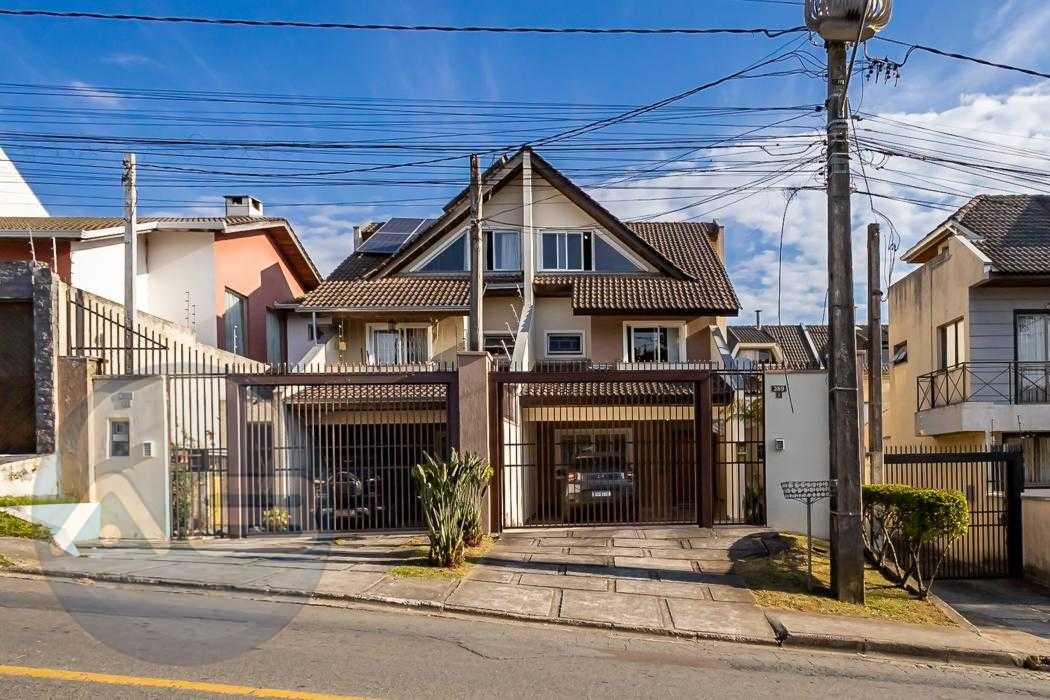 SOBRADO À VENDA COM 3 DORMITÓRIOS(SENDO 1 SUÍTE), QUINTAL E CA...