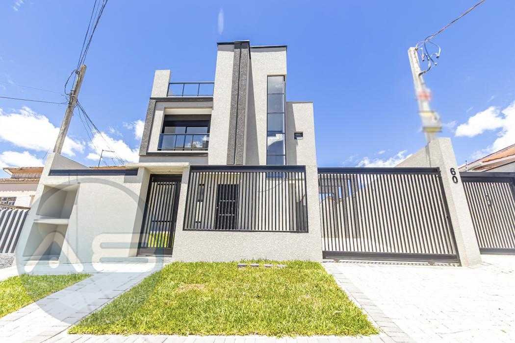 Sobrado Triplex Novo com 3 Suítes no Capão Raso - Frente Rua