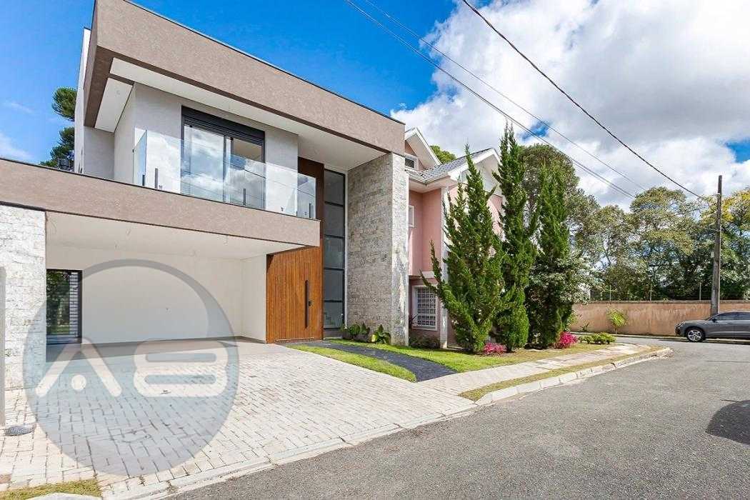 Alto Padrão com 3 suítes à venda, 234 m² na Rua Theodoro Makiolka